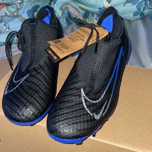 Nike soccer clerks size 10 men brand new never used